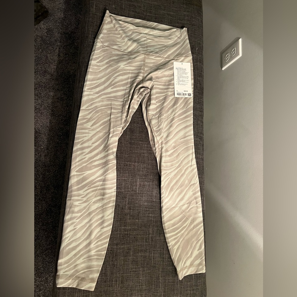 Lululemon 25” align green zebra size 8